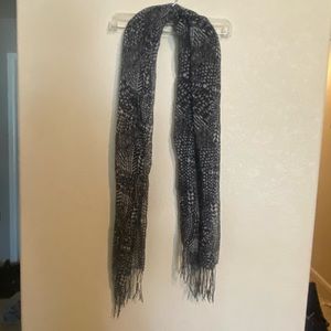 Black and white scarf